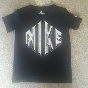 Nike boys youth size 5-6 yrs